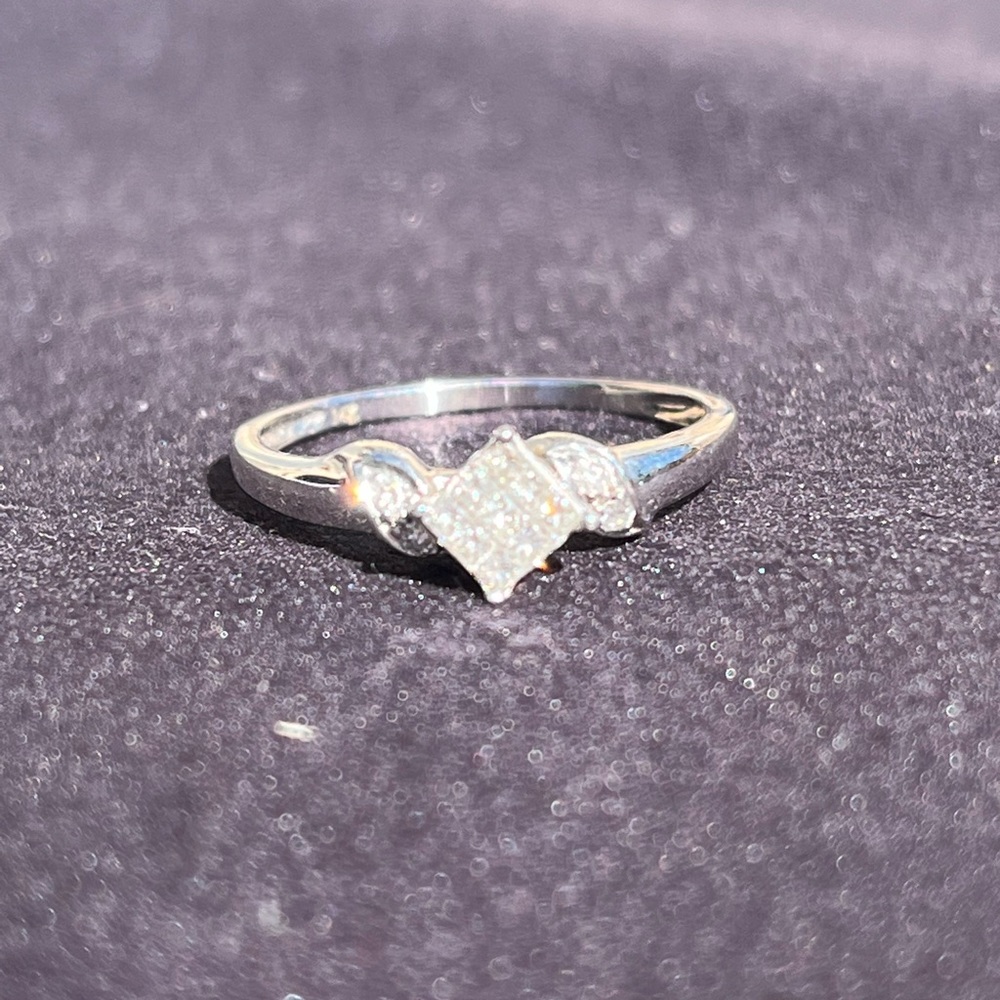 14k White Gold Diamond Ring